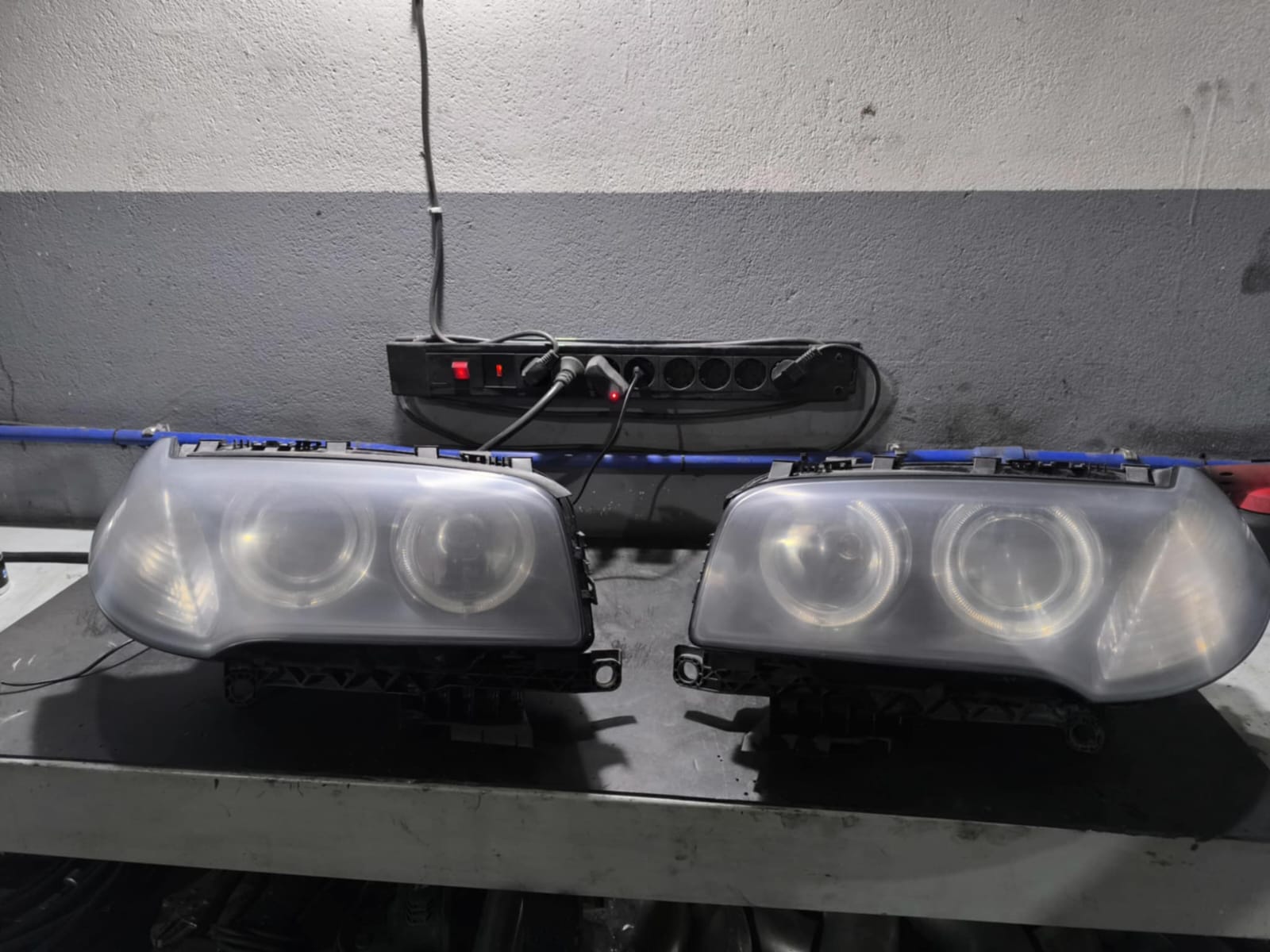Polimento de faróis a vapor com acabamento polimerizante